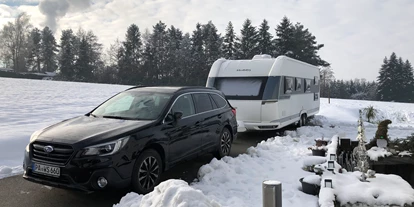 Place de parking pour camping-car - Grauwasserentsorgung - Außernzell - winterlicher Zufahrtsweg - Dezember 2019 - Camper Stellplatz "VORMFELD"