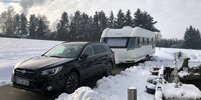 Motorhome parking space - Swimmingpool - Bavaria - winterlicher Zufahrtsweg - Dezember 2019 - Camper Stellplatz "VORMFELD"
