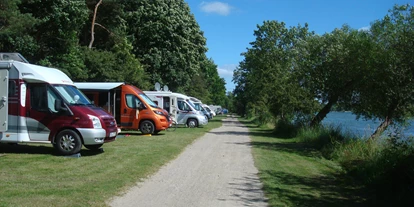 Reisemobilstellplatz - Duschen - Retzow (Ludwigslust-Parchim) - Wohnmobilstellplätze direkt am See. - Camping am See Alt Schwerin