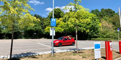 Motorhome parking space - Hallenbad - Triberg - Der stadtnah gelegene Stellplatz ist ideal, um die Stadt und die Umgebung zu erkunden. - Am Hallenbad Villingen