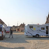 Parkeerplaats voor campers - Stellplatz Sibiu - Nomad Camp