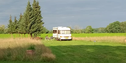 Reisemobilstellplatz - Wohnwagen erlaubt - Zinzow - Die Holländer haben ein Gespür für gute Plätze  - Wietstocker ∆ Weitblick