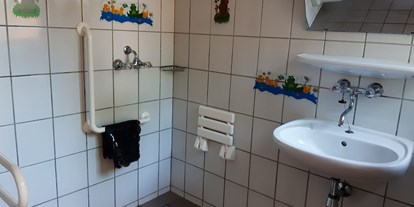 Reisemobilstellplatz - Entsorgung Toilettenkassette - Ehrendorf (Großdietmanns) - Behinderten Dusche  - Campingplatz Thayapark
