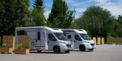 Motorhome parking space - Art des Stellplatz: eigenständiger Stellplatz - Siegelsbach - Stellplatz Heuchelberg Weingärtner in Schwaigern am Fuße des schönen Rebgebiets Heuchelberg - Heuchelberg Weingärtner in Schwaigern am Fuße des schönen Rebgebiets Heuchelberg