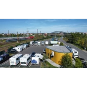 Espacio de estacionamiento para vehículos recreativos - Stellplatz Parken am Goldstück Leipzig