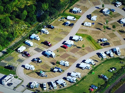 Plaza de aparcamiento para autocaravanas - Luftbild kurz nach Eröffnung im Mai 2020 - Campingpark Erfurt