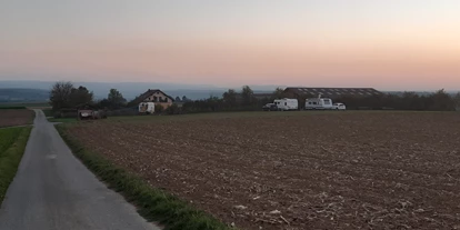 Posto auto camper - Stromanschluss - Ötisheim - Blick auf den Hof vom Feld aus - Eichhälderhof