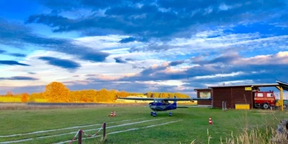 Posto auto camper - Fehrbellin - Tagesstellplatz mit Blick auf die Piste - Abenteuerflugplatz Fehrbellin