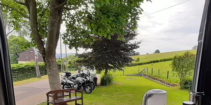 Reisemobilstellplatz - Swimmingpool - Flöha - Blick aus Camper - Mini-Ranch 