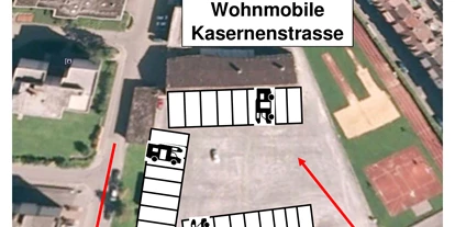 Parkeerplaats voor camper - Art des Stellplatz: ausgewiesener Parkplatz - Einsiedeln - Parkordnung 1 - Glarus, Parkplatz Kasernenstrasse