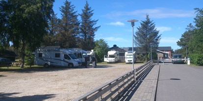 Reisemobilstellplatz - Umgebungsschwerpunkt: Meer - 10 Platze vor der Schranke mit und ohne Strom - Stellplatz Hirtshals / Tornby Strand Camping