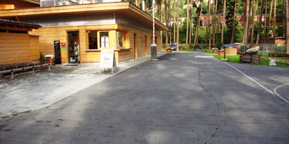 Motorhome parking space - Swimmingpool - Valendas - Campingplatz Viamala Thusis