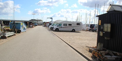 Reisemobilstellplatz - Hunde erlaubt: Hunde erlaubt - Ishøj - Stellplätze am Hafen - Svanemøllehavnen