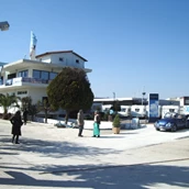 Place de stationnement pour camping-car - Unser Shop und Buro fur Verwaltung und Zubehoer  - Camper Stop & Service Station Thessaloniki Zampetas