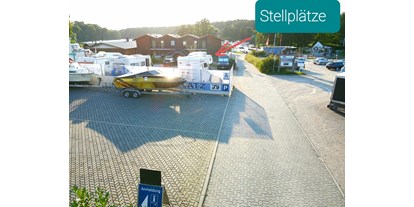 Reisemobilstellplatz - SUP Möglichkeit - Einfahrt - Stellplatz zwischen den Seen