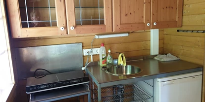 Posto auto camper - Hunde erlaubt: Hunde erlaubt - Zetel - Kleine Kochgelegenheit in der Hütte - Heiger-Hof, Wittenrieder Straße 22, 26188 Edewecht