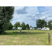 Place de stationnement pour camping-car - Blick auf den Stellplatz - Randow-Floß Camp