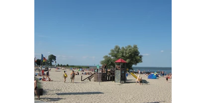 Parkeerplaats voor camper - Art des Stellplatz: bei Gewässer - Altwarp - Strand am Seebad Ueckermünde - Randow-Floß Camp