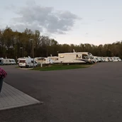 Espacio de estacionamiento para vehículos recreativos - Wohnmobilpark im Saarland Thermen Resort