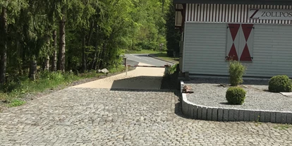 Place de parking pour camping-car - Grünebach - Einfahrt 
Gäste bitte an der Schranke anmelden - Zollposten