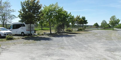 Place de parking pour camping-car - Duschen - Höpfingen - Stellplatz - Wohnmobil und Caravan Stellplatz "Golfanlage Gut Sansenhof"