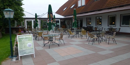 Reisemobilstellplatz - Umgebungsschwerpunkt: am Land - Lindenfels - Terrasse - Wohnmobil und Caravan Stellplatz "Golfanlage Gut Sansenhof"