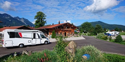 Reisemobilstellplatz - Frischwasserversorgung - PLZ 83233 (Deutschland) - Rezeption mit Entsorgungsstelle  - Camping Lindlbauer Inzell