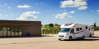 Place de parking pour camping-car - WLAN: am ganzen Platz vorhanden - Italie - Rezeption - Firenze Camping in Town