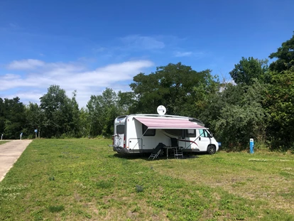 Parkeerplaats voor camper - Radweg - Roggentin (Mecklenburgische Seenplatte) - Reisemobil-Marina Müritz