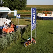 Espacio de estacionamiento para vehículos recreativos - Reisemobil-Marina Niderviller