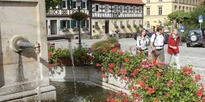 Reisemobilstellplatz - Art des Stellplatz: bei Hallenbad - Königsberg in Bayern - Historischer Marktplatz Hofheim i. UFr.
cc: Tourismusverband Haßberge/A.Hub - Wohnmobilstellplatz Hofheim i. Unterfranken