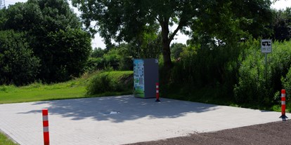 Reisemobilstellplatz - Hunde erlaubt: keine Hunde - Ver- und Entsorgung mit CamperClean Automat - Stellplatz am "Freizeitpark Am Emsdeich"