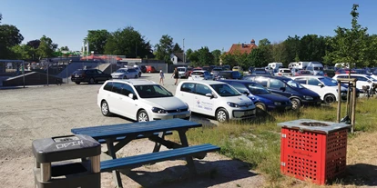 Place de parking pour camping-car - Umgebungsschwerpunkt: Stadt - Kellinghusen - Wohnmobilstellplatz an der Roland Oase, Bad Bramstedt