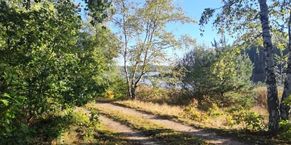 Reisemobilstellplatz - Frischwasserversorgung - Mücka - Blick zum See, von allen Campingplätzen maximal 2 Minuten - Camping- und Zeltplatz Kleine Freiheit