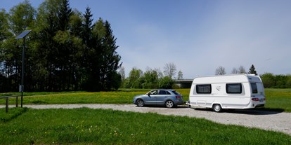 Motorhome parking space - Art des Stellplatz: bei Gaststätte - Moosburg (Landkreis Freising) - Zu- und Ausfahrt - Reisemobilstellplatz Velden