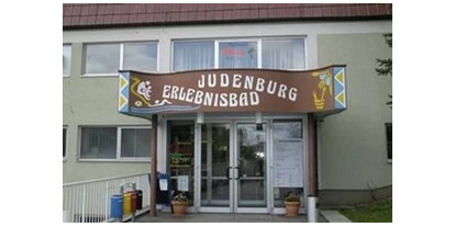 Reisemobilstellplatz - Restaurant - Schwarzenbach am Größing - Eingangsbereich Erlebnisbad Judenburg - Wohnmobil-Stellplatz beim Erlebnisbad Judenburg