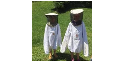 Posto auto camper - Schluein - Besuch von Kinder im Bienenhaus - Unsere kleine Farm 