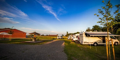 Plaza de aparcamiento para autocaravanas - Stromanschluss - Lüneburger Heide - WoMo Müden