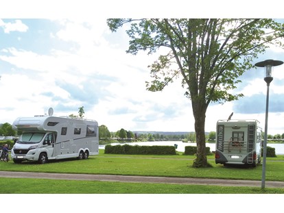 Reisemobilstellplatz - Art des Stellplatz: im Campingplatz - Stellplätze mit hervorragenden Blick auf den See - Erholungsgebiet Doktorsee