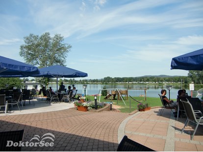 Reisemobilstellplatz - Umgebungsschwerpunkt: Fluss - gemütliches italienisches Restaurant am See, ein Spielplatz ist in der Nähe - Erholungsgebiet Doktorsee