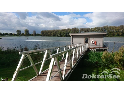 Reisemobilstellplatz - Art des Stellplatz: bei Gewässer - Rodenberg - schwimmende Sauna - Erholungsgebiet Doktorsee