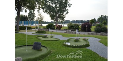 Reisemobilstellplatz - Art des Stellplatz: bei Gewässer - Löhne - Adventure Minigolf - Erholungsgebiet Doktorsee