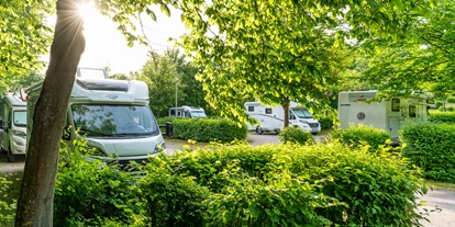 Place de parking pour camping-car - öffentliche Verkehrsmittel - Bad Salzschlirf - Wohnmobilstellplatz Hessisches Kegelspiel