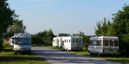 Place de parking pour camping-car - Umgebungsschwerpunkt: See - Borchen - Stellplatz am Lippesee-Nordufer - Stellplatz am Lippesee