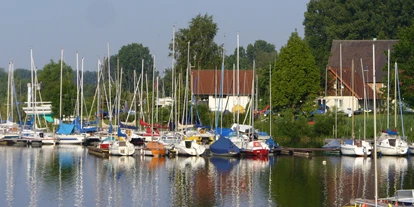 Reisemobilstellplatz - öffentliche Verkehrsmittel - Borchen - Boote am Lippesee - Stellplatz am Lippesee