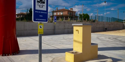 Plaza de aparcamiento para autocaravanas - Art des Stellplatz: ausgewiesener Parkplatz - Castilla y León - Área de Villaquirán 