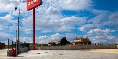 Motorhome parking space - Umgebungsschwerpunkt: Stadt - Castile and Leon - Área de Villaquirán 
