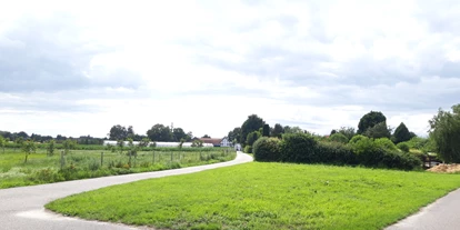 Plaza de aparcamiento para autocaravanas - Stromanschluss - Oirsbeek - Stellplatz "Feldblick" mit Alleinlage - Stellplatz "Feldblick" und "Am Garten" auf dem Bauernhof Familie Kamp