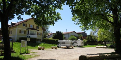 Motorhome parking space - Art des Stellplatz: bei Gewässer - Wald (Landkreis Ostallgäu) - Wohnmobilstellplätze am Peitinger Wellenfreibad