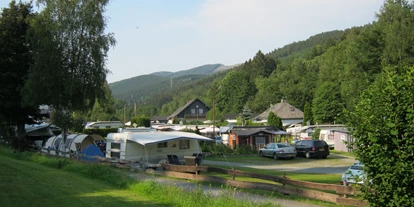 Motorhome parking space - WLAN: am ganzen Platz vorhanden - Warstein - Wohnmobilstellplatz Campingplatz Valmetal